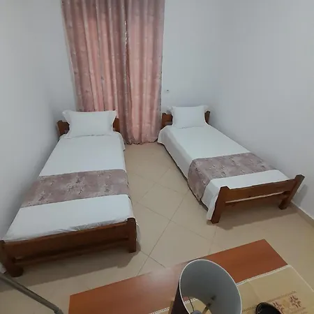 Iris Apartment *