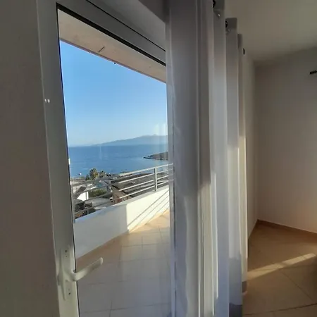 Iris Apartment